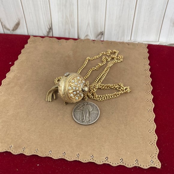 Fabulous Vintage vintage Swiss made Taylorette Pendant watch with Faux Pearls - Picture 6 of 9